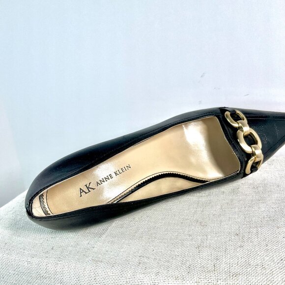 AK Anne Klein Black Pointed-Toe kitten heels with Elegant Gold Chain Size 9.5 - Picture 10 of 16